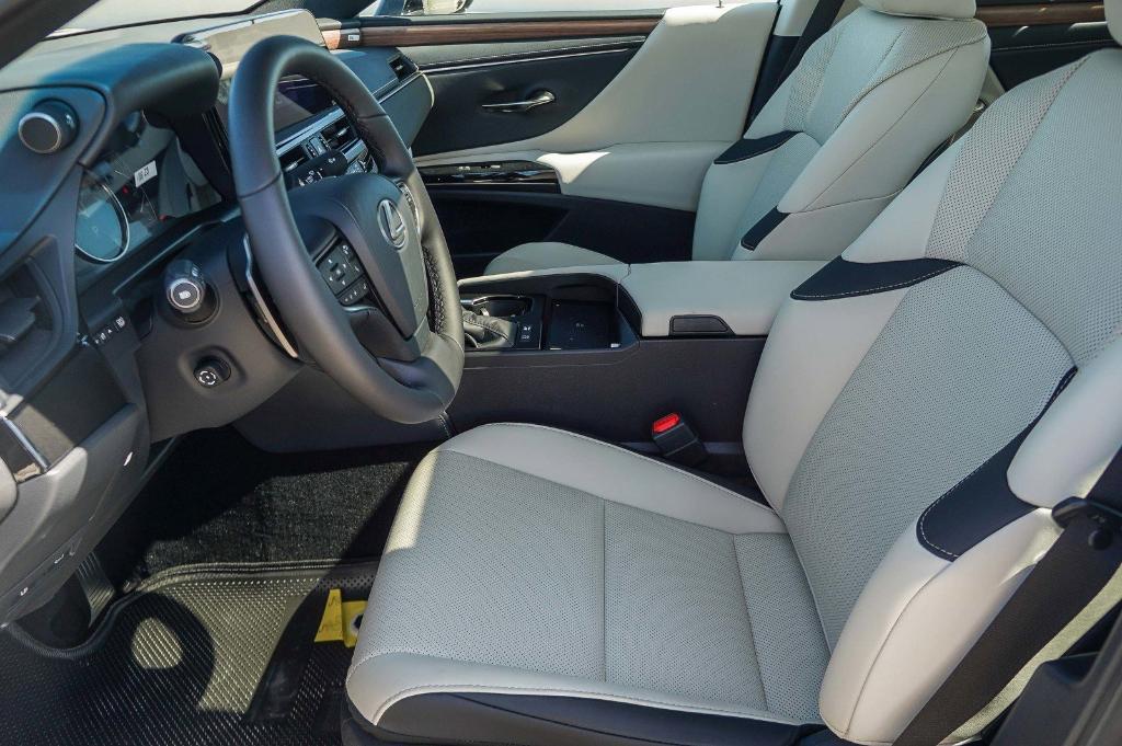 new 2025 Lexus ES 300h car, priced at $48,785