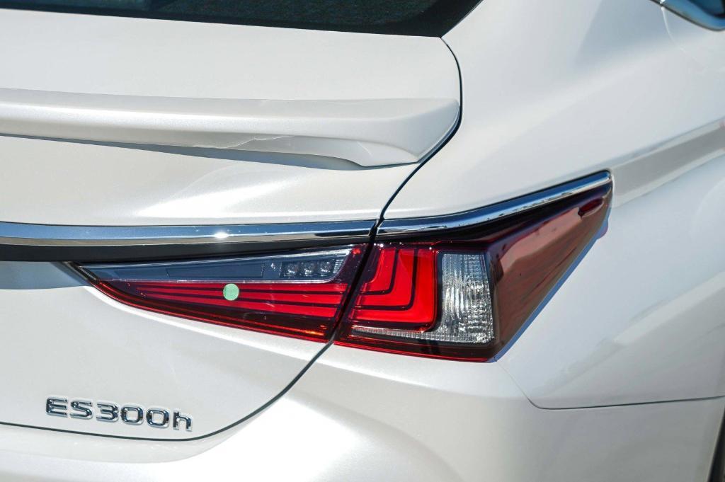 new 2025 Lexus ES 300h car, priced at $48,785