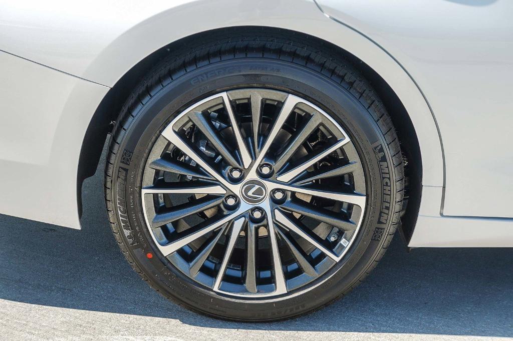 new 2025 Lexus ES 300h car, priced at $48,785