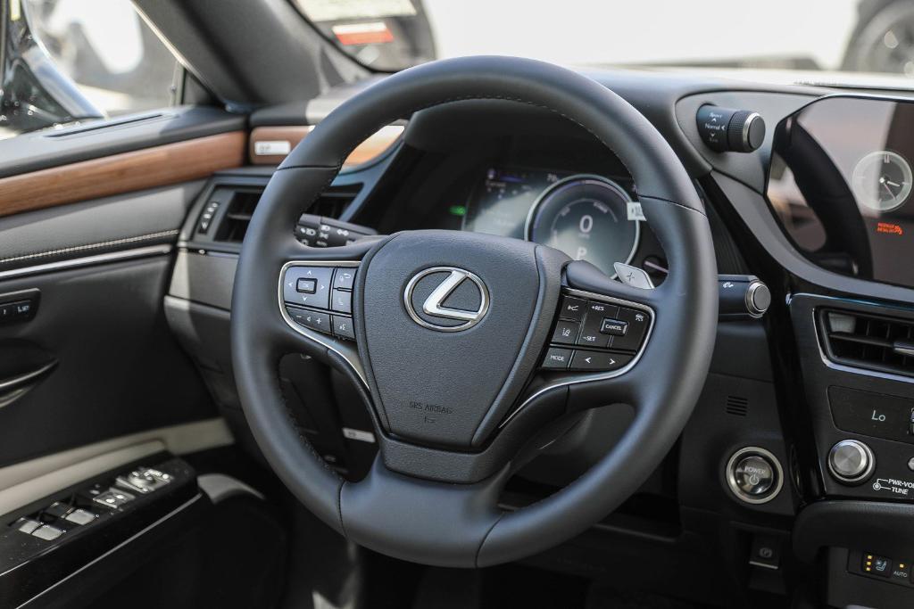 new 2025 Lexus ES 300h car, priced at $49,069