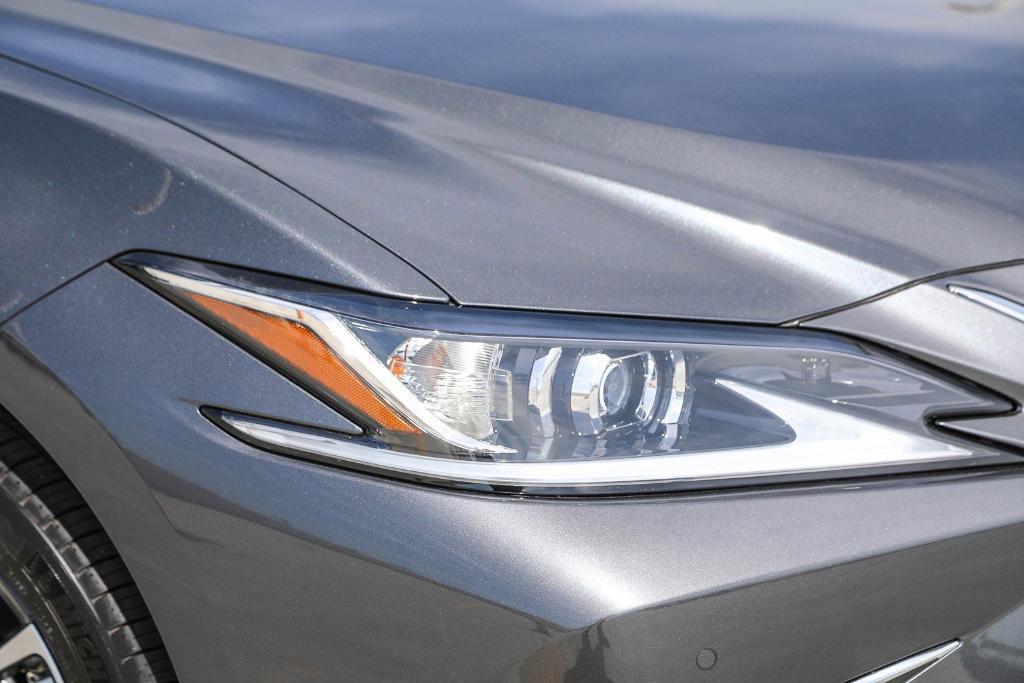 new 2025 Lexus ES 300h car, priced at $49,069