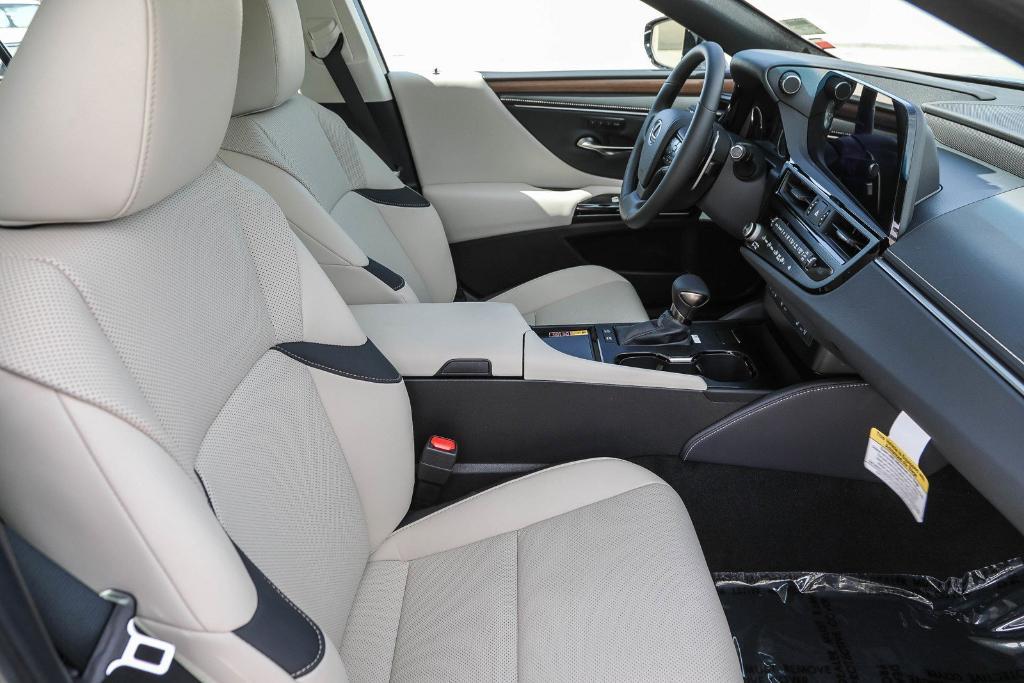 new 2025 Lexus ES 300h car, priced at $49,069