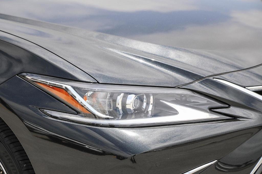 new 2025 Lexus ES 300h car, priced at $48,640