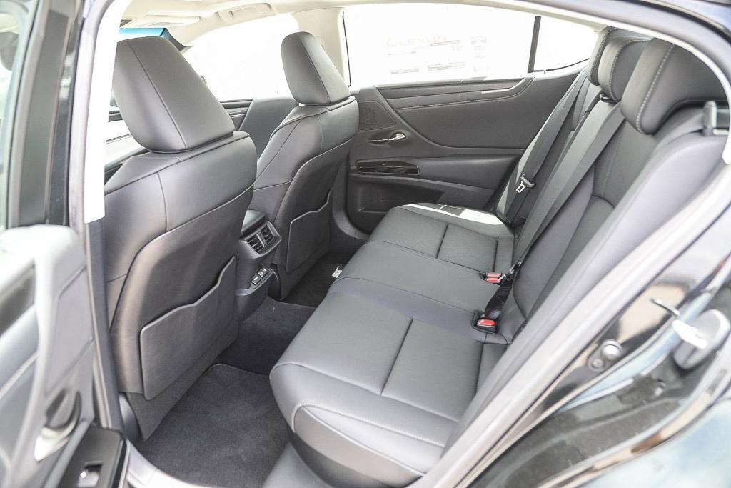 new 2025 Lexus ES 300h car, priced at $48,640