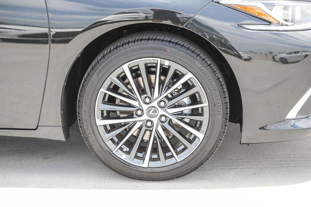 new 2025 Lexus ES 300h car, priced at $48,640