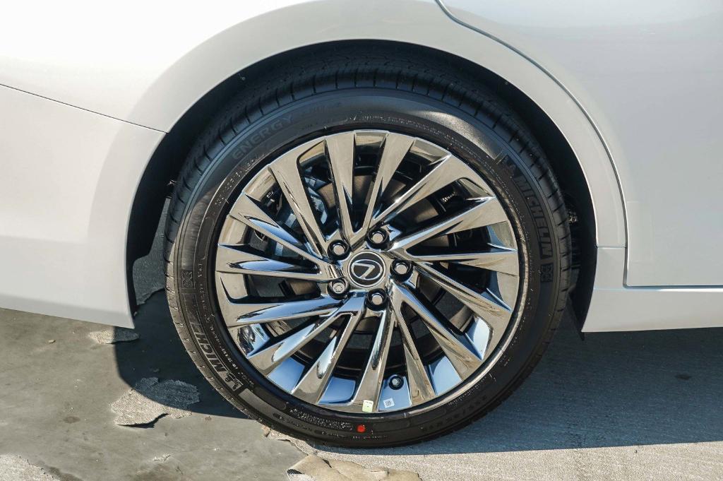 new 2025 Lexus ES 300h car, priced at $56,614
