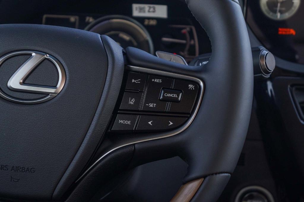 new 2025 Lexus ES 300h car, priced at $56,614