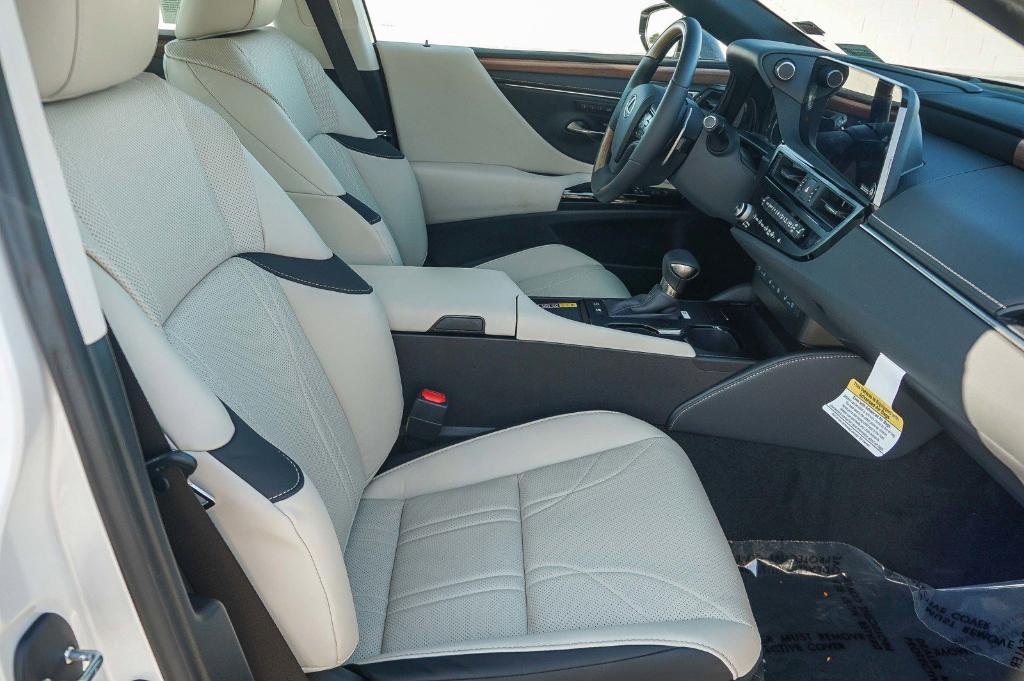 new 2025 Lexus ES 300h car, priced at $56,614