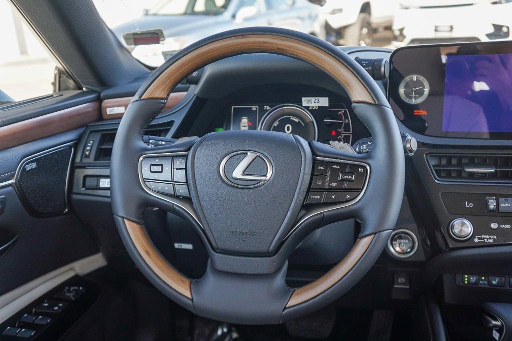 new 2025 Lexus ES 300h car, priced at $56,614