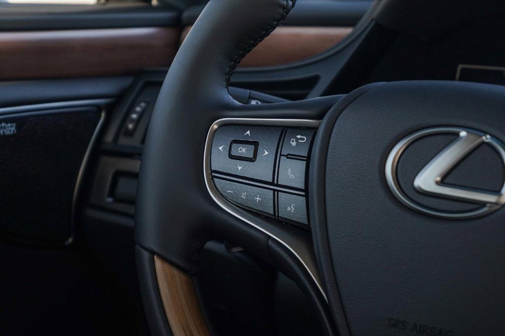 new 2025 Lexus ES 300h car, priced at $56,614