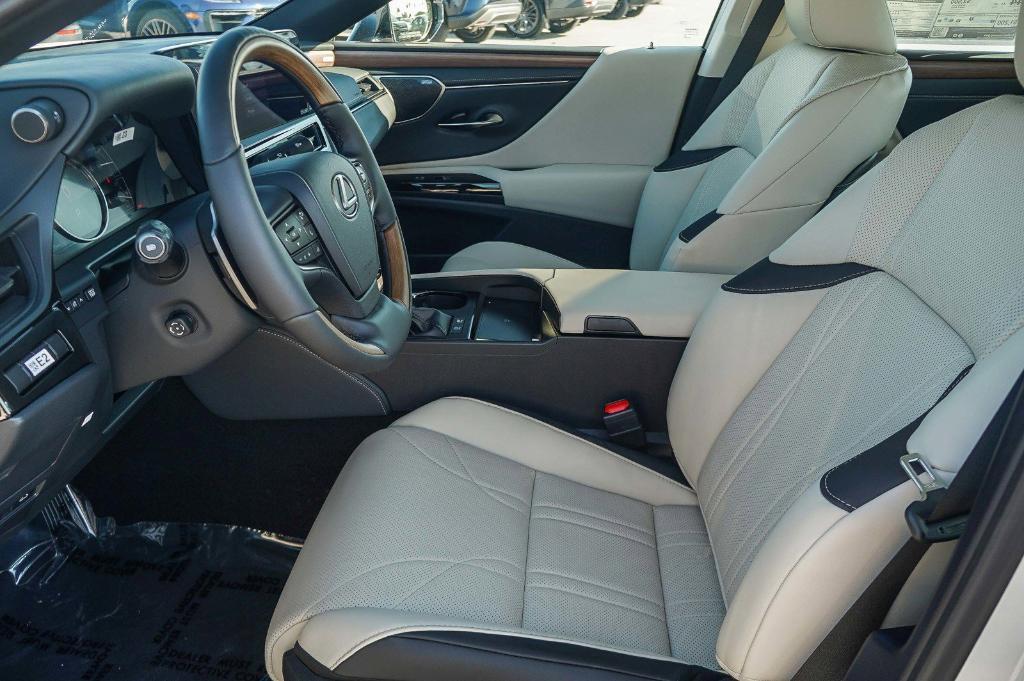 new 2025 Lexus ES 300h car, priced at $56,614