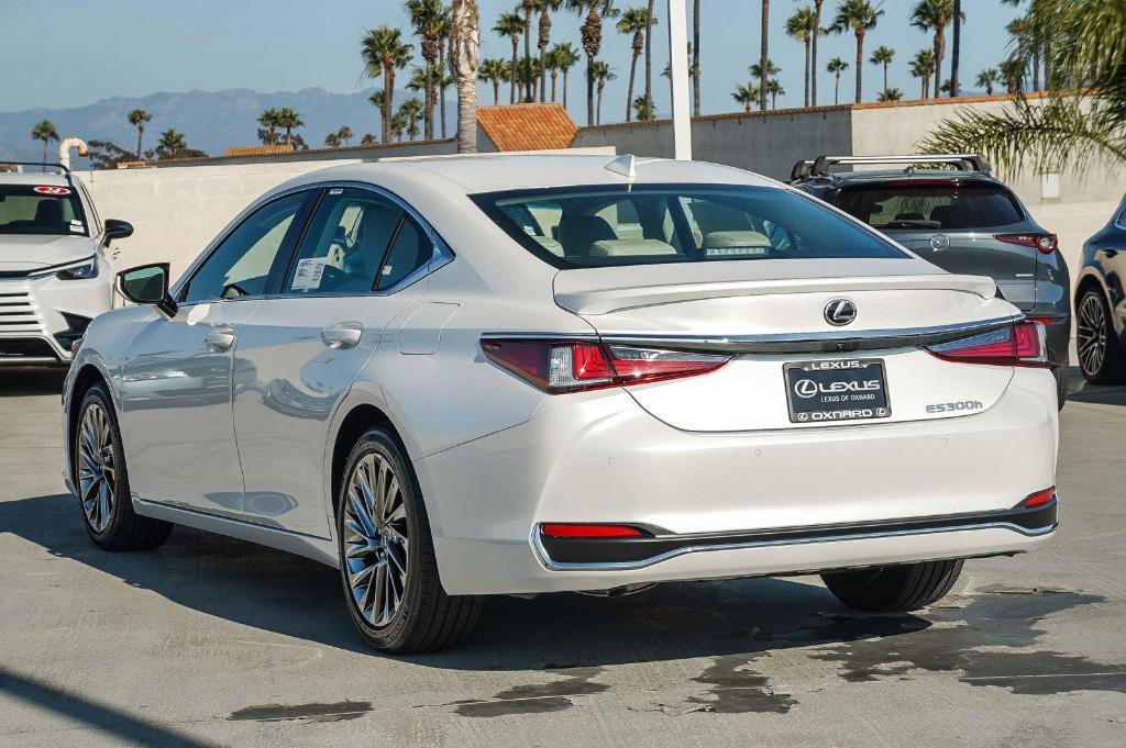 new 2025 Lexus ES 300h car, priced at $56,614