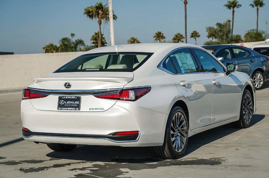 new 2025 Lexus ES 300h car, priced at $56,614