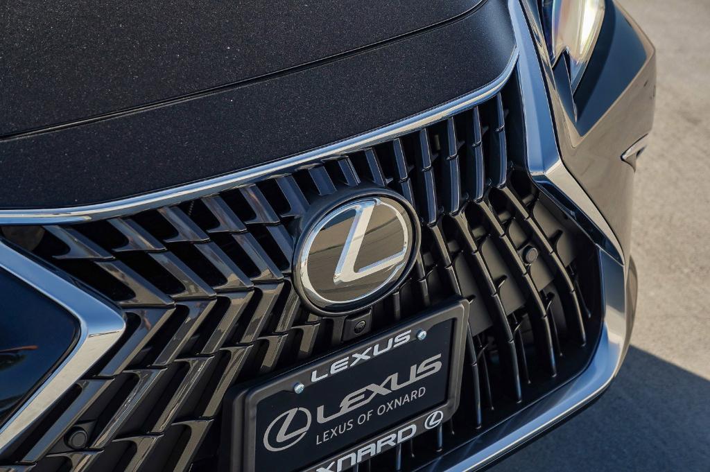 new 2025 Lexus ES 300h car, priced at $56,154