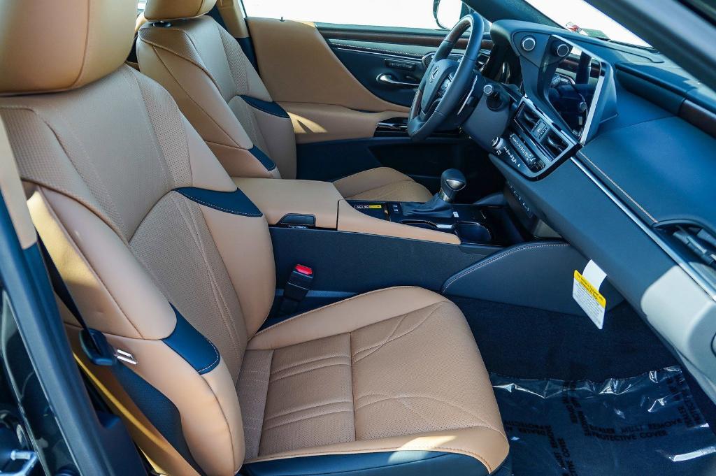 new 2025 Lexus ES 300h car, priced at $56,154