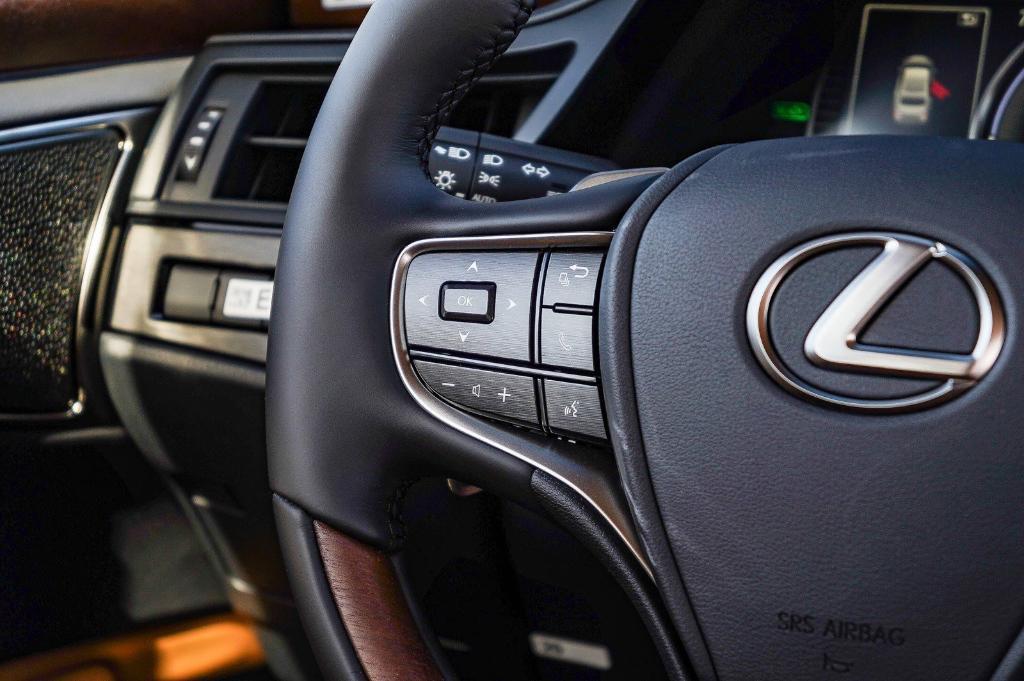 new 2025 Lexus ES 300h car, priced at $56,154