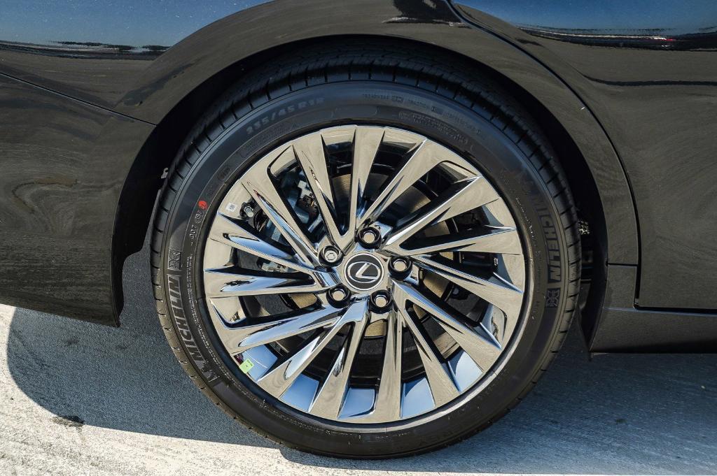 new 2025 Lexus ES 300h car, priced at $56,154