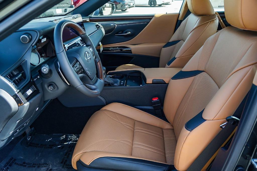 new 2025 Lexus ES 300h car, priced at $56,154