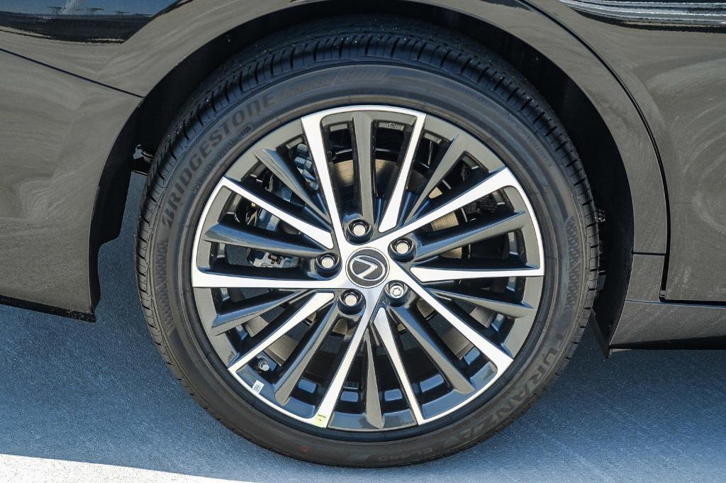 new 2025 Lexus ES 300h car, priced at $50,354