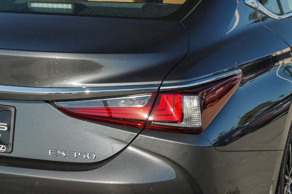 new 2025 Lexus ES 350 car, priced at $47,704