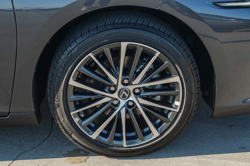 new 2025 Lexus ES 350 car, priced at $47,704