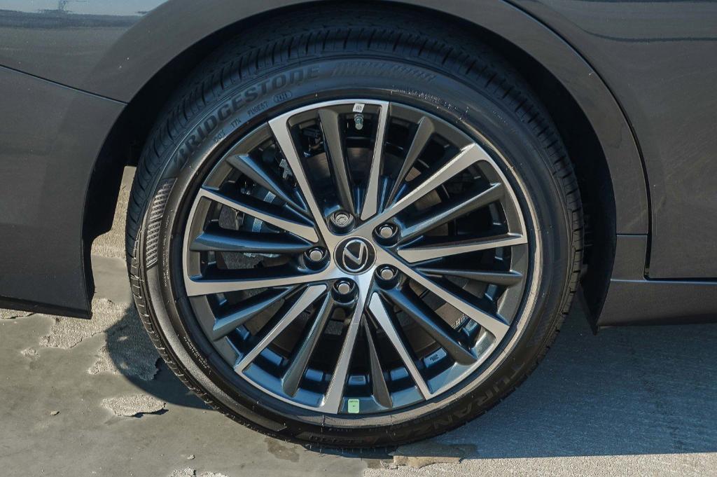 new 2025 Lexus ES 350 car, priced at $47,704