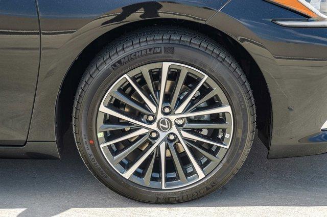 new 2025 Lexus ES 300h car, priced at $47,653