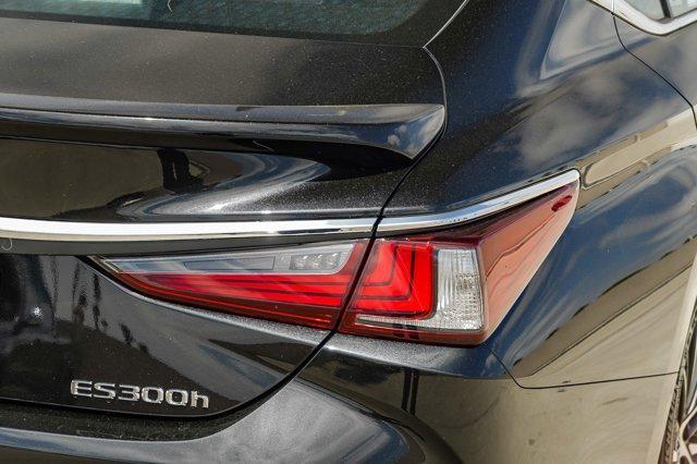 new 2025 Lexus ES 300h car, priced at $47,653