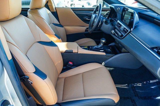 used 2025 Lexus ES 300h car, priced at $40,995