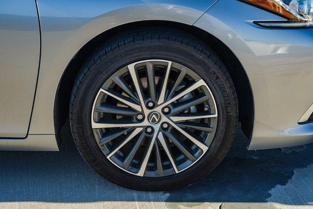 used 2025 Lexus ES 300h car, priced at $40,995