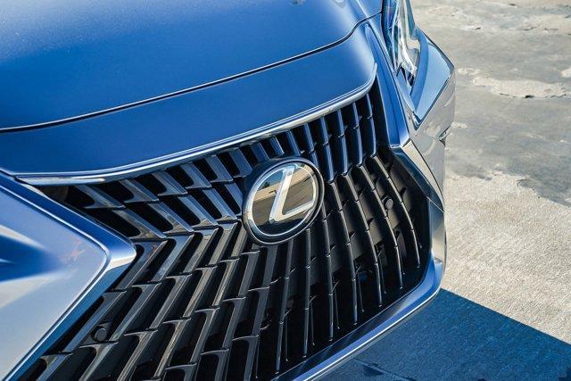 used 2025 Lexus ES 300h car, priced at $40,995