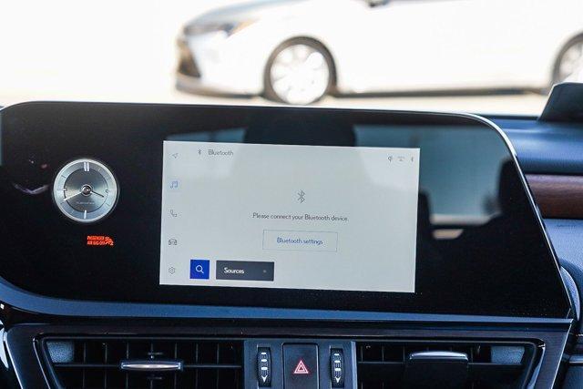 used 2025 Lexus ES 300h car, priced at $40,995