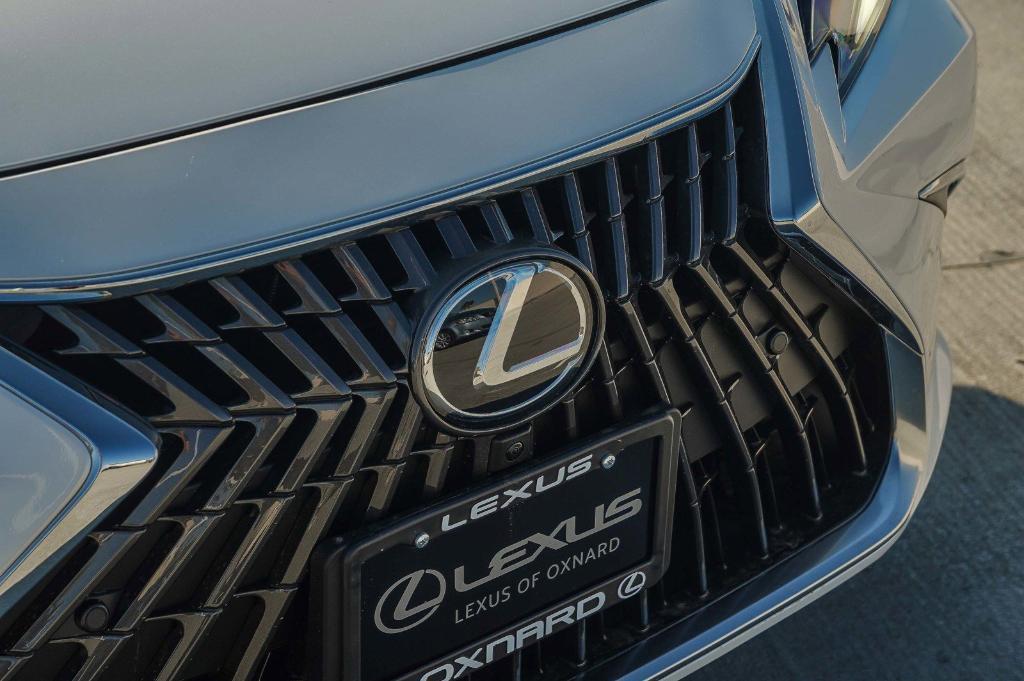 new 2025 Lexus ES 300h car, priced at $53,066