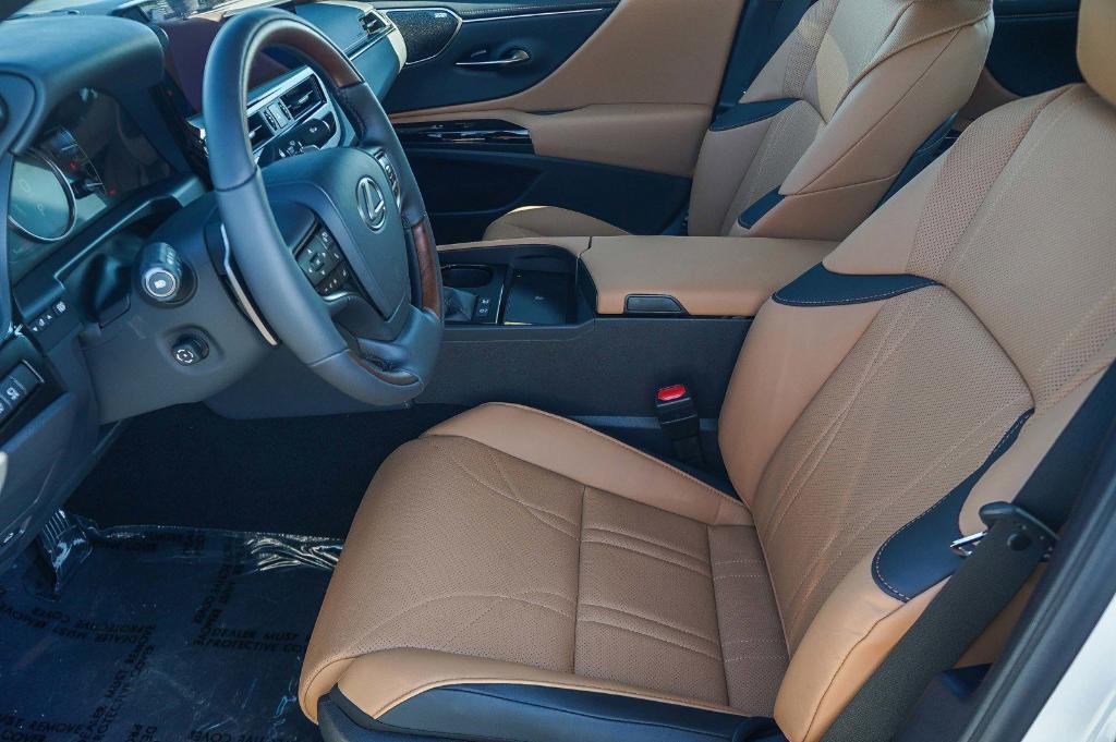 new 2025 Lexus ES 300h car, priced at $53,066