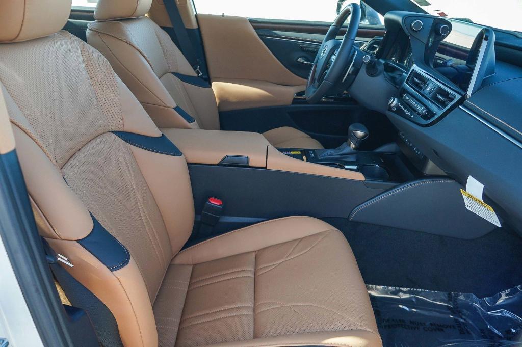 new 2025 Lexus ES 300h car, priced at $53,066