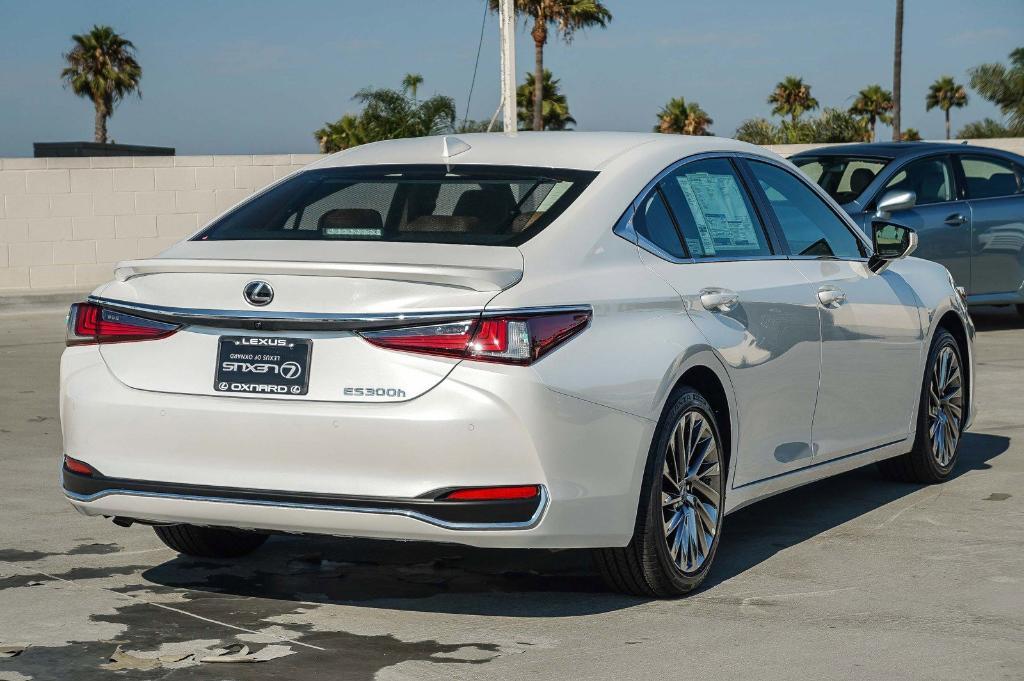 new 2025 Lexus ES 300h car, priced at $53,066