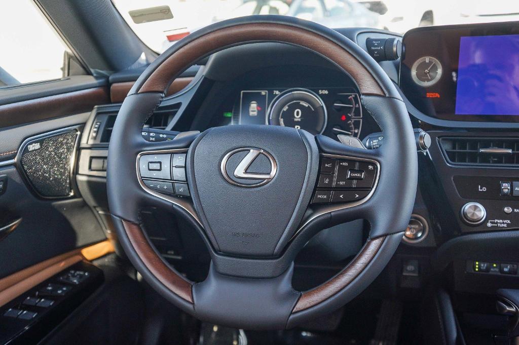 new 2025 Lexus ES 300h car, priced at $53,066