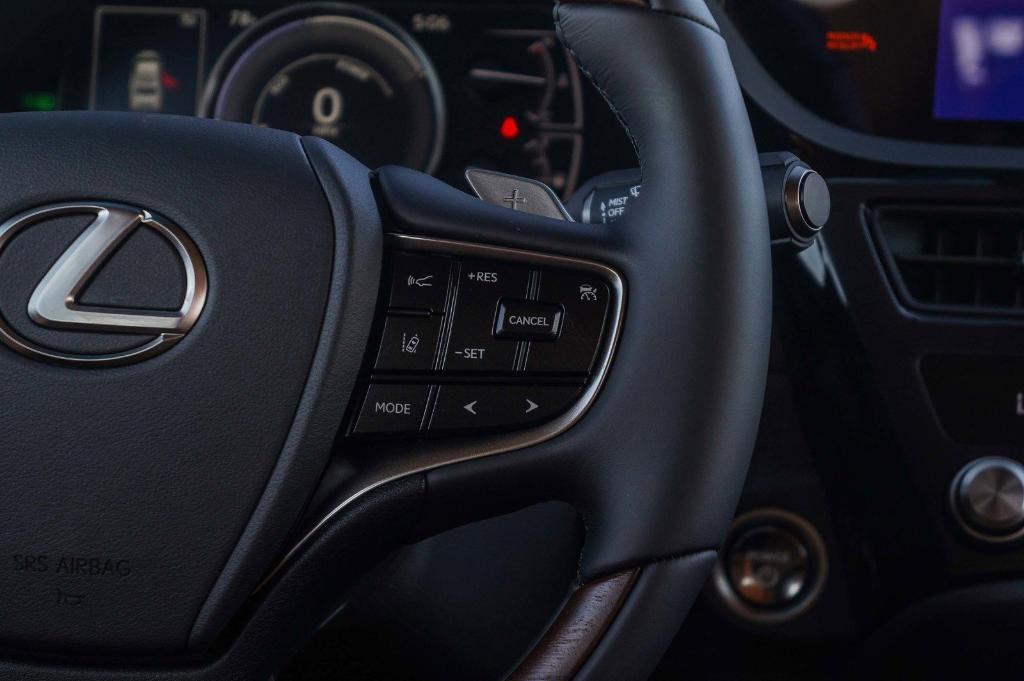 new 2025 Lexus ES 300h car, priced at $53,066