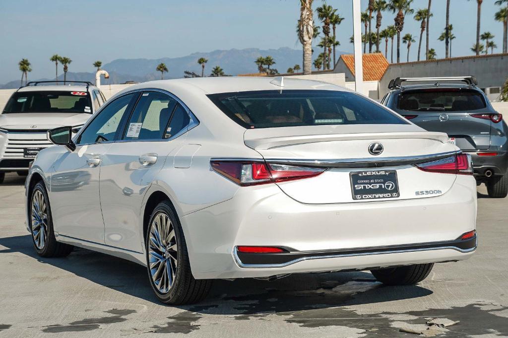 new 2025 Lexus ES 300h car, priced at $53,066