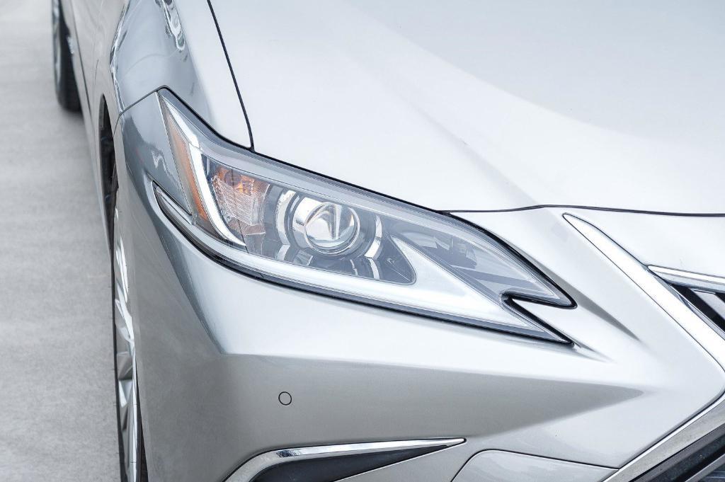 used 2019 Lexus ES 300h car, priced at $29,995