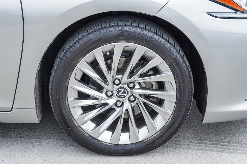 used 2019 Lexus ES 300h car, priced at $29,995