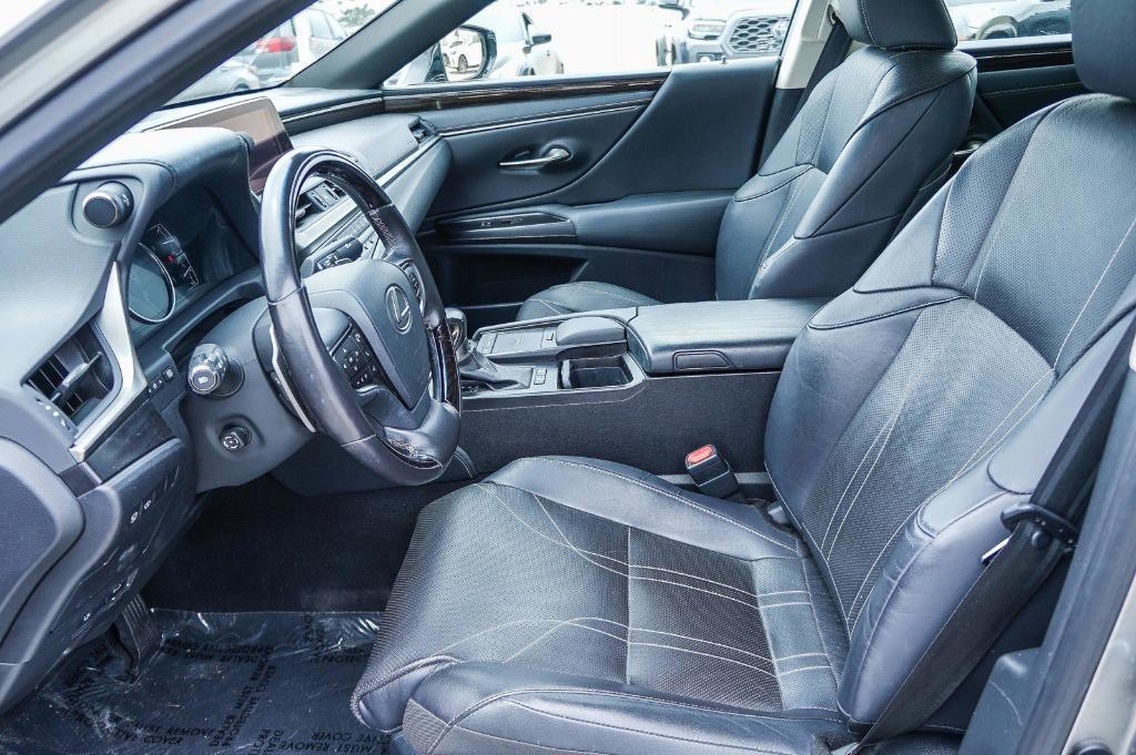 used 2019 Lexus ES 300h car, priced at $29,995