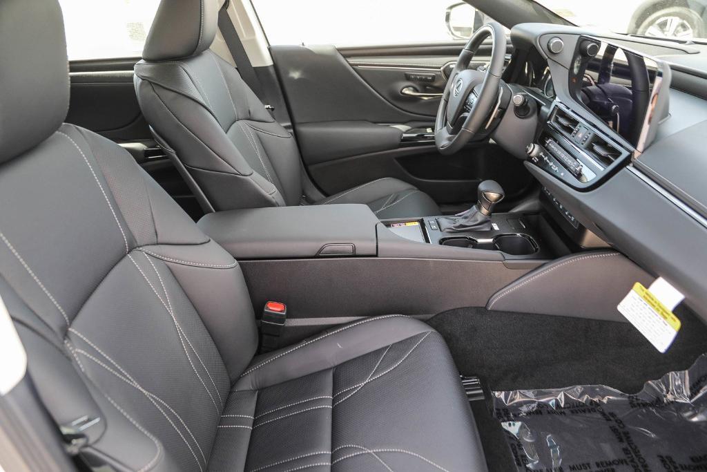 new 2025 Lexus ES 300h car, priced at $53,126