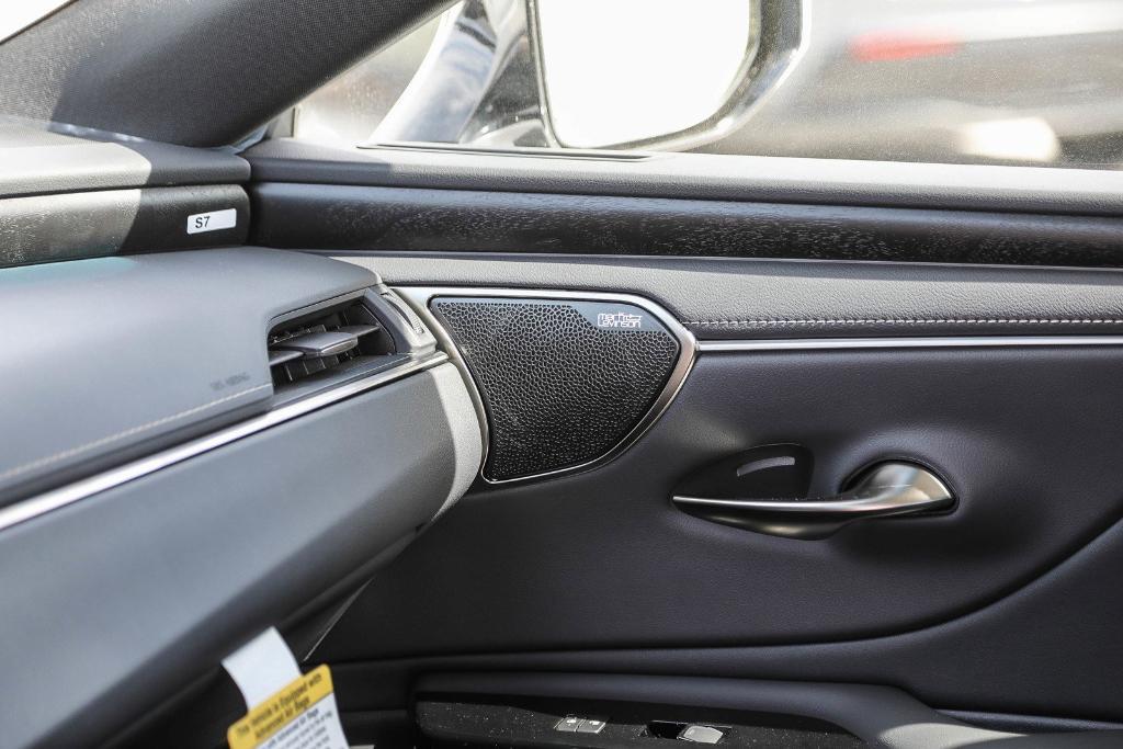 new 2025 Lexus ES 300h car, priced at $53,126