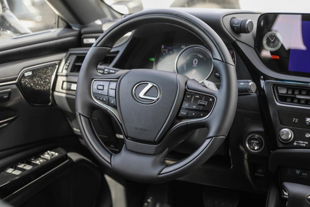 new 2025 Lexus ES 300h car, priced at $53,126