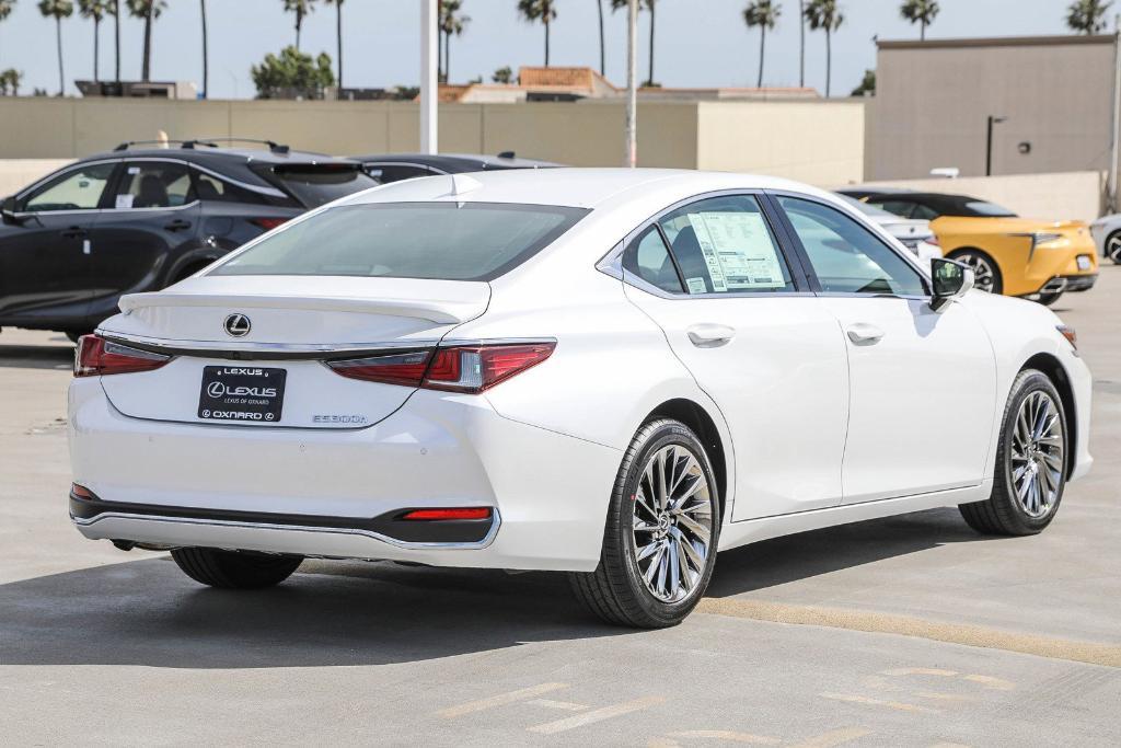 new 2025 Lexus ES 300h car, priced at $53,126