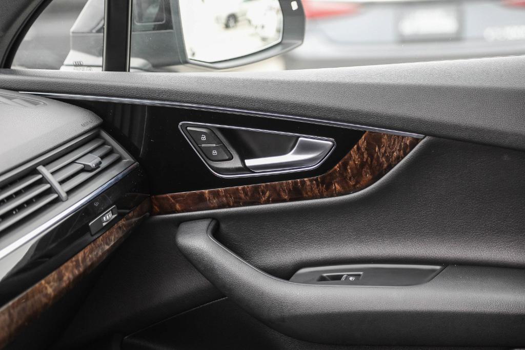 used 2019 Audi Q7 car, priced at $19,990
