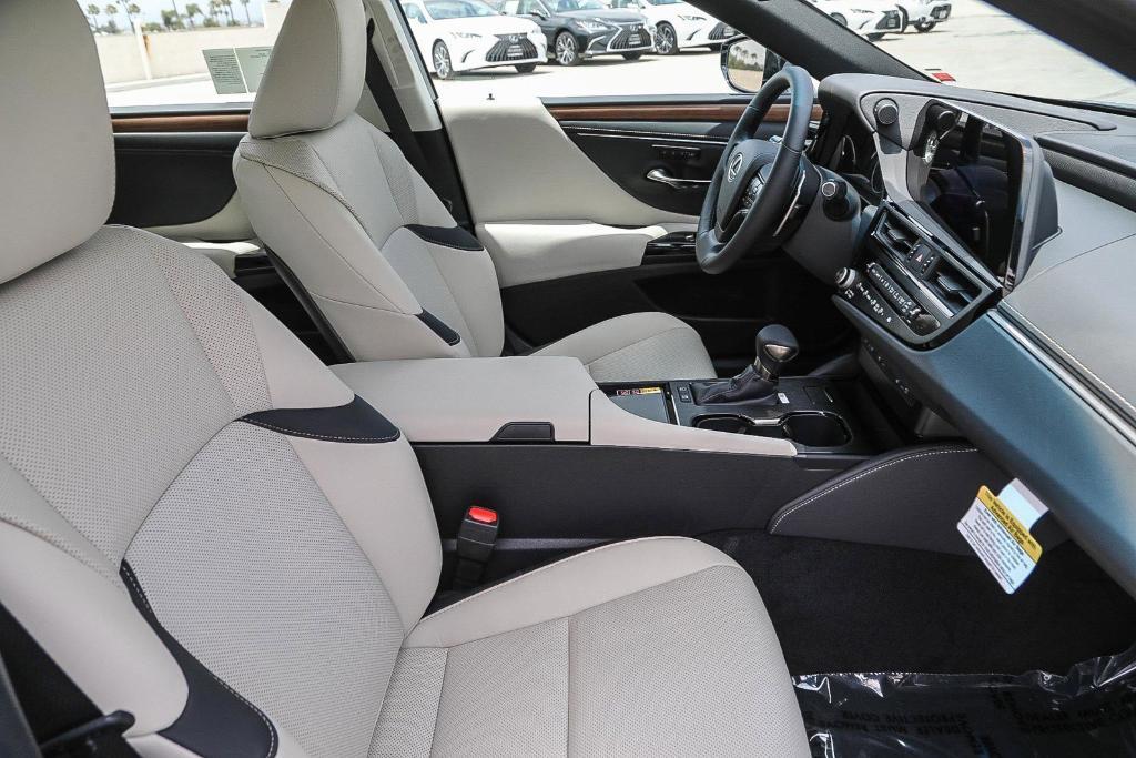 new 2025 Lexus ES 300h car, priced at $49,314