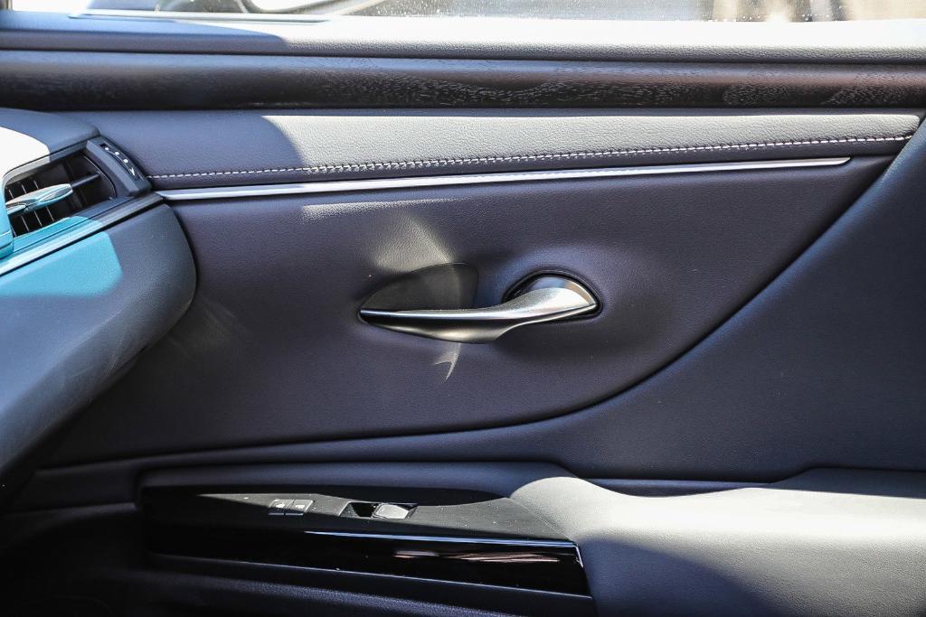 used 2025 Lexus ES 350 car, priced at $41,995