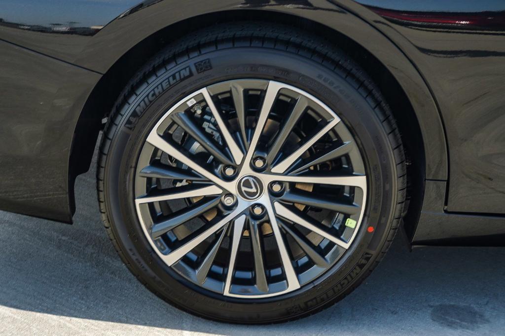 new 2025 Lexus ES 300h car, priced at $47,795